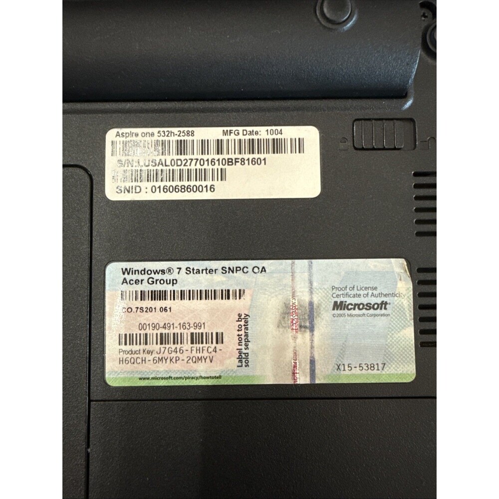 Acer Aspire One Mini Laptop With Case - Picture 6 of 9